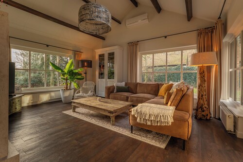 Ultieme luxe in deze Villa voor 12 personen, met sauna, jacuzzi en directe ligging aan het bos!
