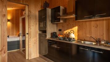 Fridge, microwave, dishwasher, coffee/tea maker