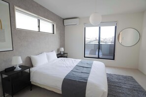 3 bedrooms, desk, iron/ironing board, WiFi