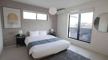3 habitaciones, escritorio, tabla de planchar con plancha y wifi