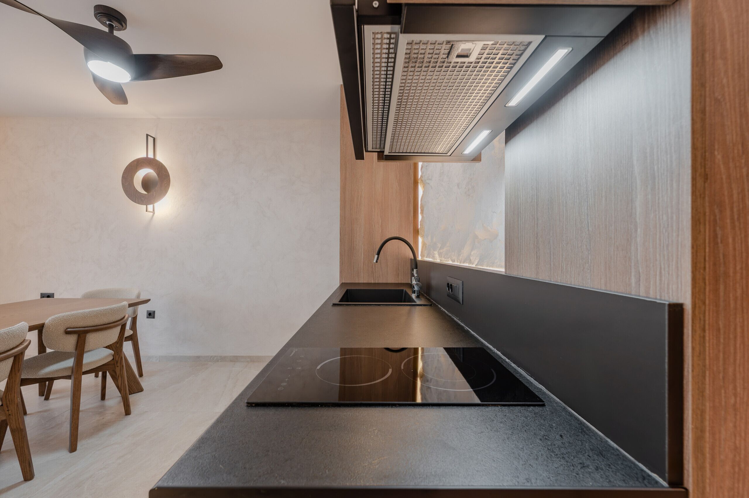 Villa, 3 chambres, piscine privée, vue mer | Cuisine privée | Micro-ondes, cafetière/bouilloire, chaise haute