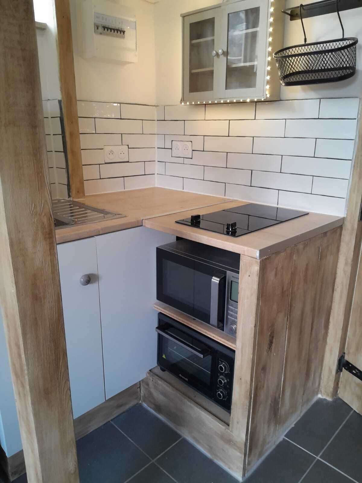 Kühlschrank, Mikrowelle, Ofen, Herdplatte