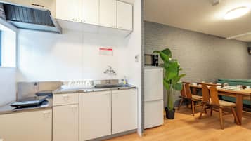 Fridge, microwave, stovetop, electric kettle
