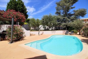 Outdoor pool - Villa with pool (Bandol)