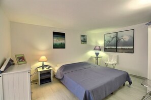 5 bedrooms, iron/ironing board, free WiFi, bed sheets - Villa with pool (Bandol)
