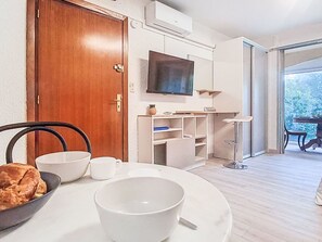 Interior - Les trinquettes by Interhome (Six Fours)
