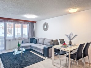 TV - Haus Bellevue by Interhome (Zermatt)