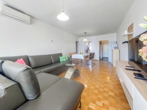 TV - Apartment Noemi by Interhome (Rijeka)