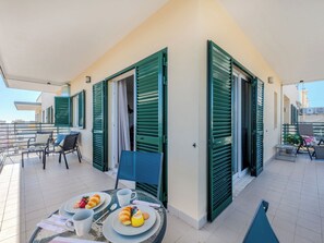 Outdoor dining - Cristina Inn by Interhome (Armação de Pêra)