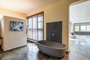 Presidential Double Room, Beach View | Bathroom - Cocokinondo Beach House (Mombasa)