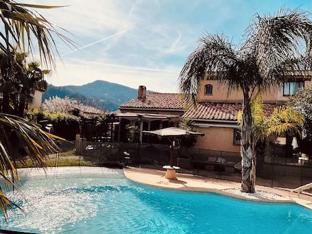 Pool. Comfortable outbuilding - rated 4 stars