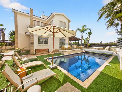 Rock Azure Villa | Pool & Jacuzzi in Ayia Thekla