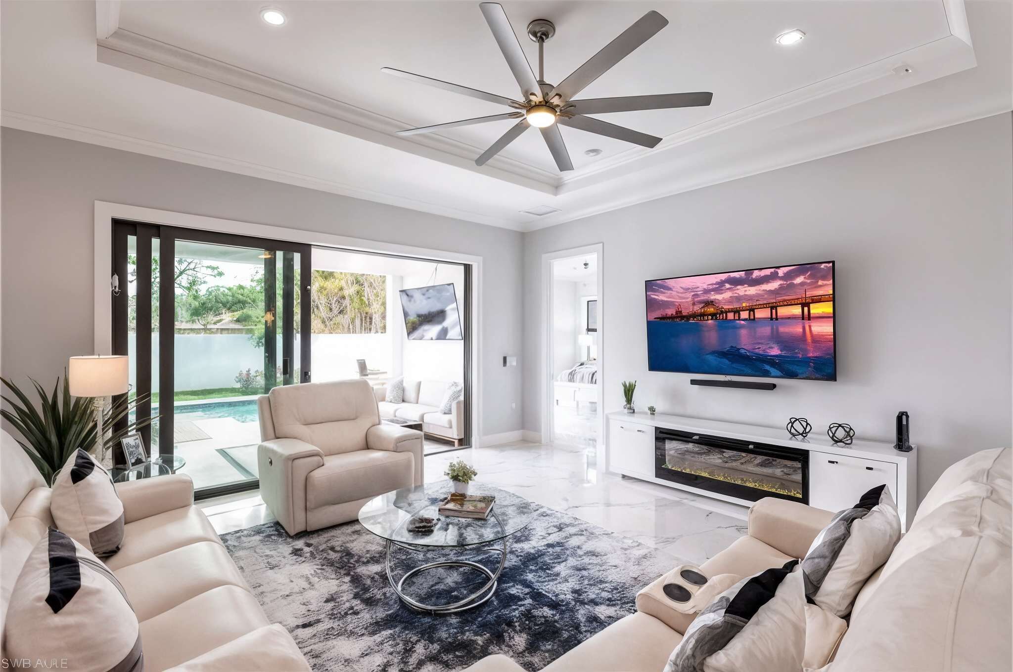 Télévision, cheminée, espaces bureaux