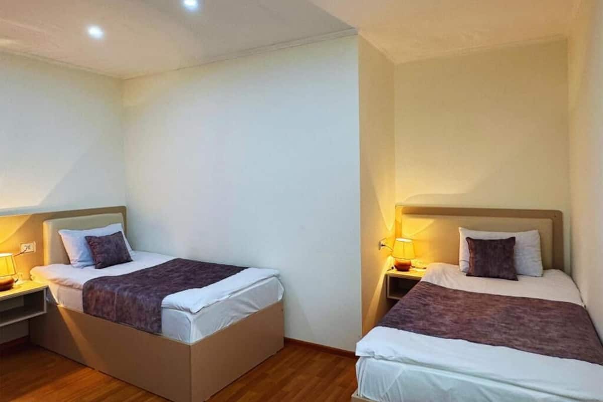 Kahden hengen standard-huone (kaksi sänkyä), vuoristonäköala