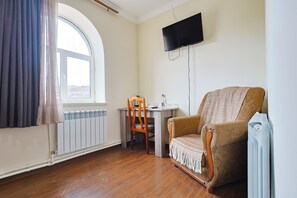 Standard Double Room | Living area | Table tennis
