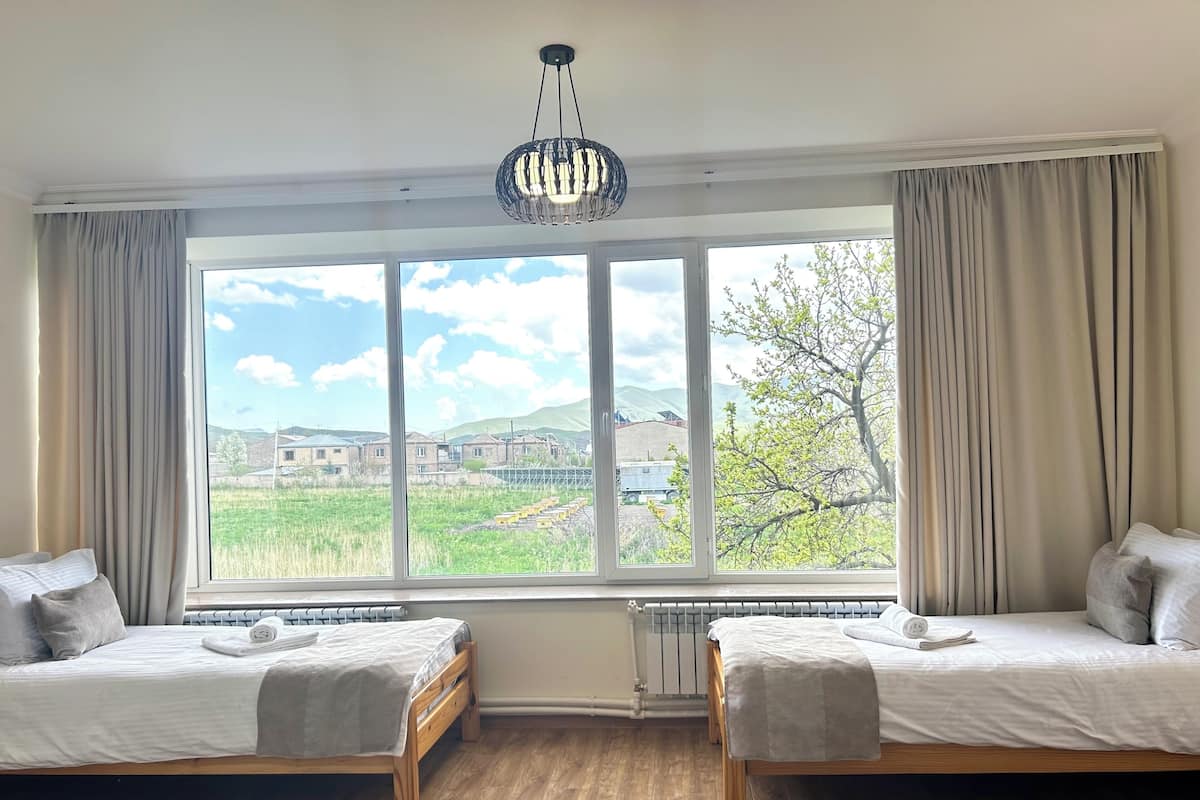 Standard Twin Room, Mountain View | Free WiFi