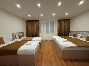 Standard Quadruple Room, Garden View - Basen hotel (Sisian)
