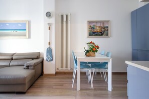 Living area - SEA FRONT Gorgeous newly renovated beachfront apartment (Pesaro)