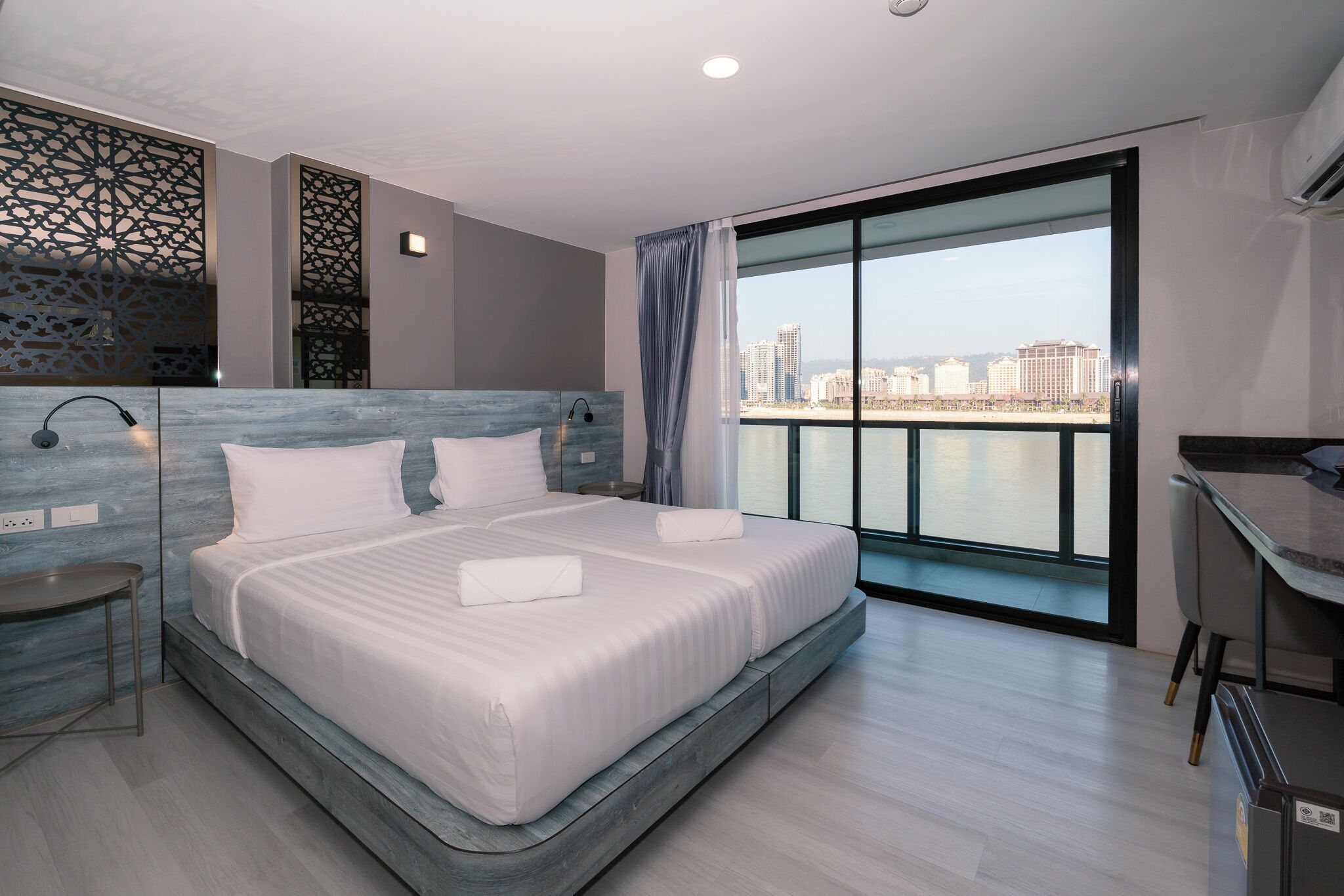 Habitación estándar con 2 camas individuales, vistas al río | Escritorio y wifi gratis