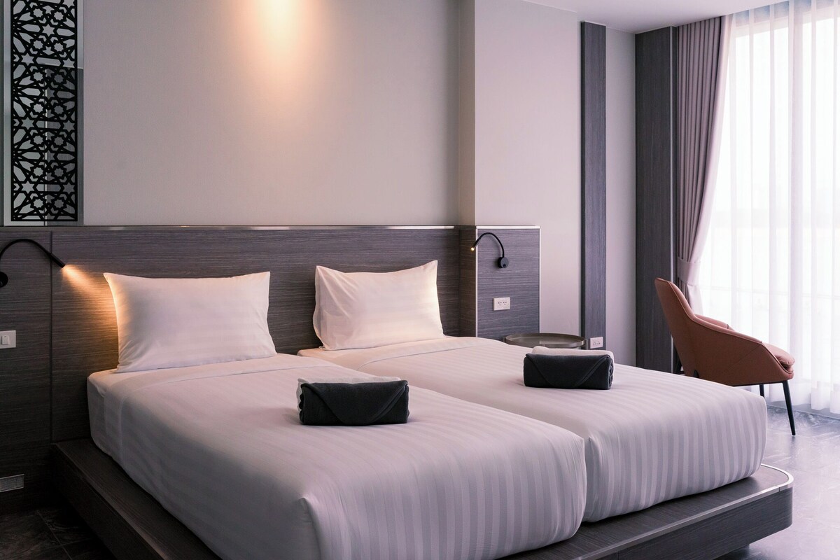 Chambre Deluxe avec lits jumeaux, vue piscine
