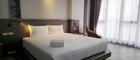 Phòng đôi Deluxe, quang cảnh sông | Bàn, truy cập Internet không dây miễn phí