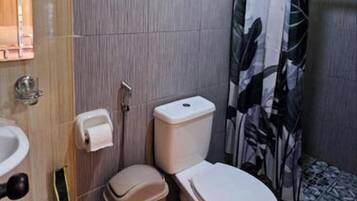 Double Room, Balcony, Pool View | Bathroom