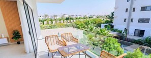 Terrace/patio - Luxury 3BR • Lakeview Residence • Premium Stay (القاهرة)