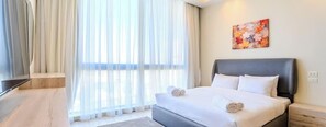 Iron/ironing board, WiFi, bed sheets - Luxury 2BR • Lakeview Residence • Premium Stay (القاهرة)