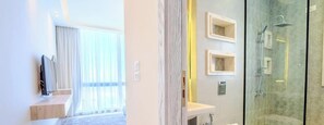 Shower, towels, shampoo - Luxury 2BR • Lakeview Residence • Premium Stay (القاهرة)