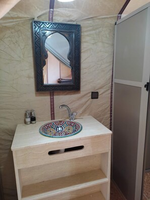 Deluxe eenpersoonskamer, balkon, uitzicht op de woestijn