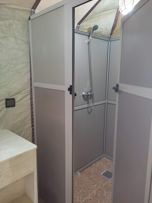 タオル、石鹸、シャンプー、トイレットペーパー