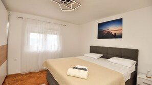 3 chambres, fer et planche à repasser, Wi-Fi gratuit, draps fournis