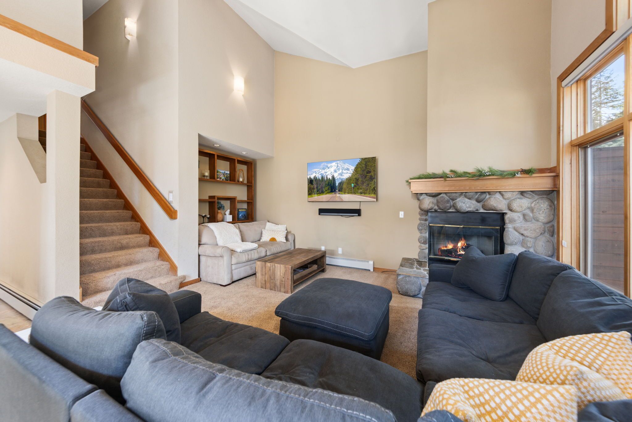 Télévision, cheminée