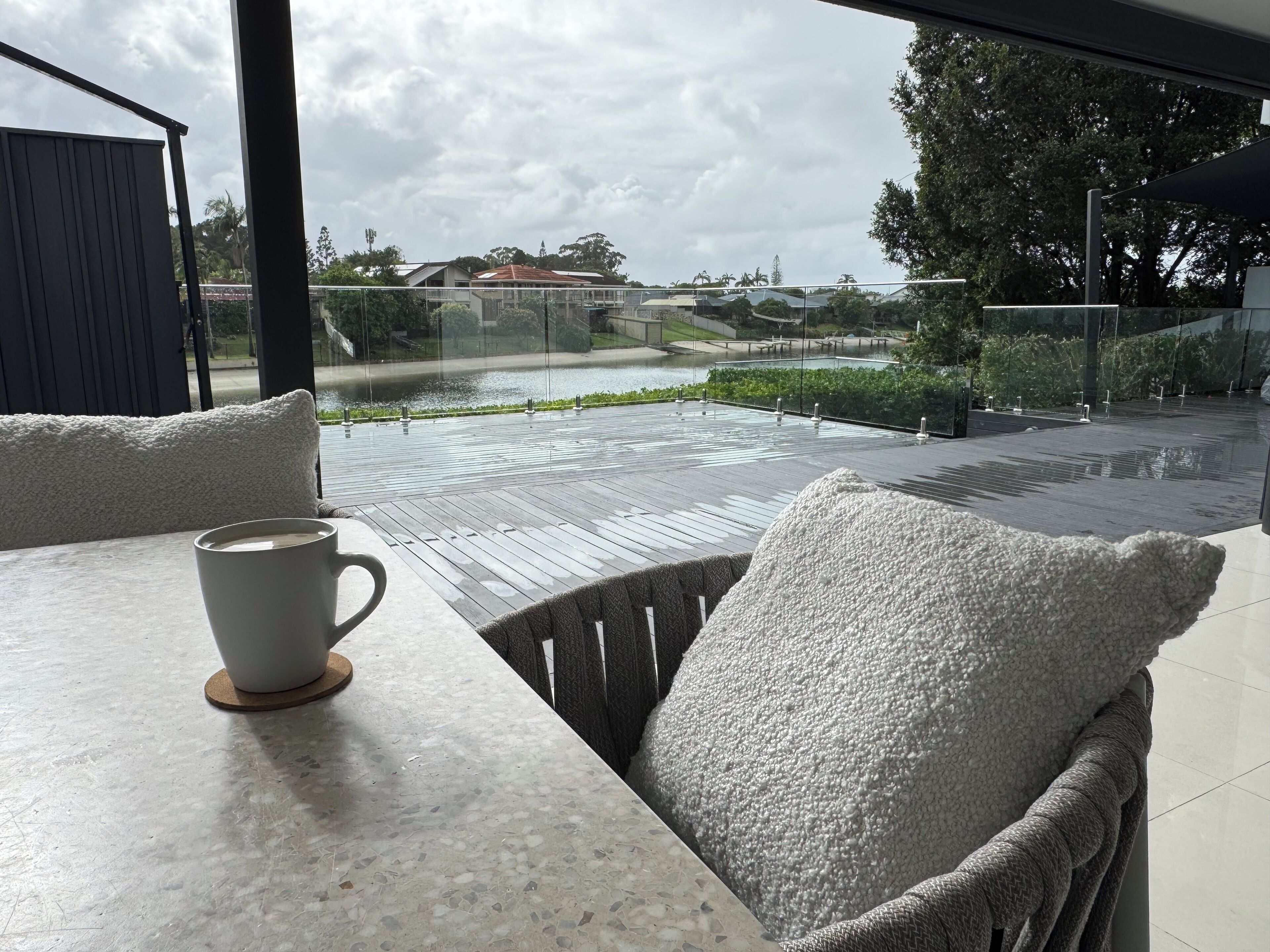 屋外ダイニングエリア