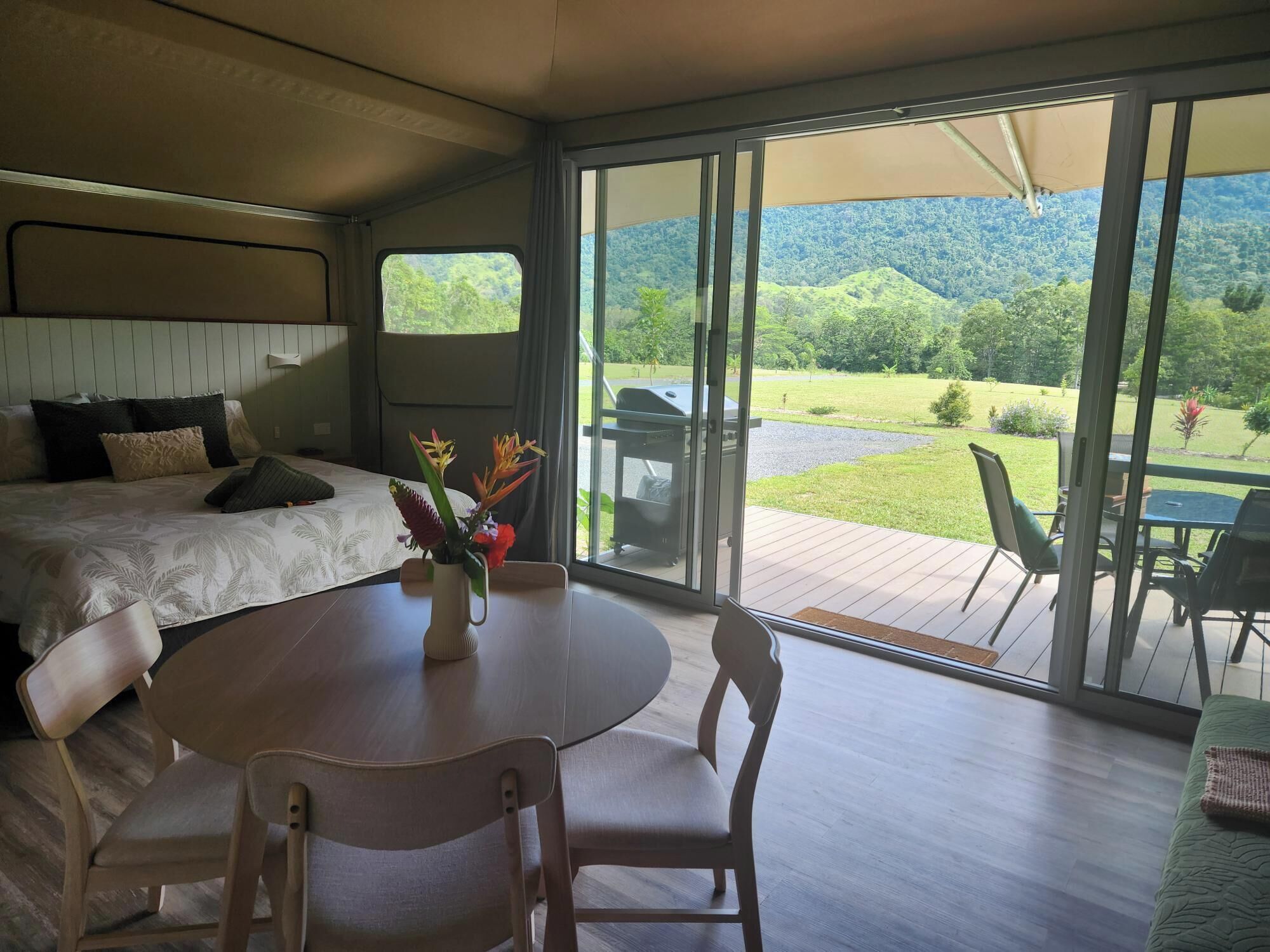 Luxury Cabin, Mountain View