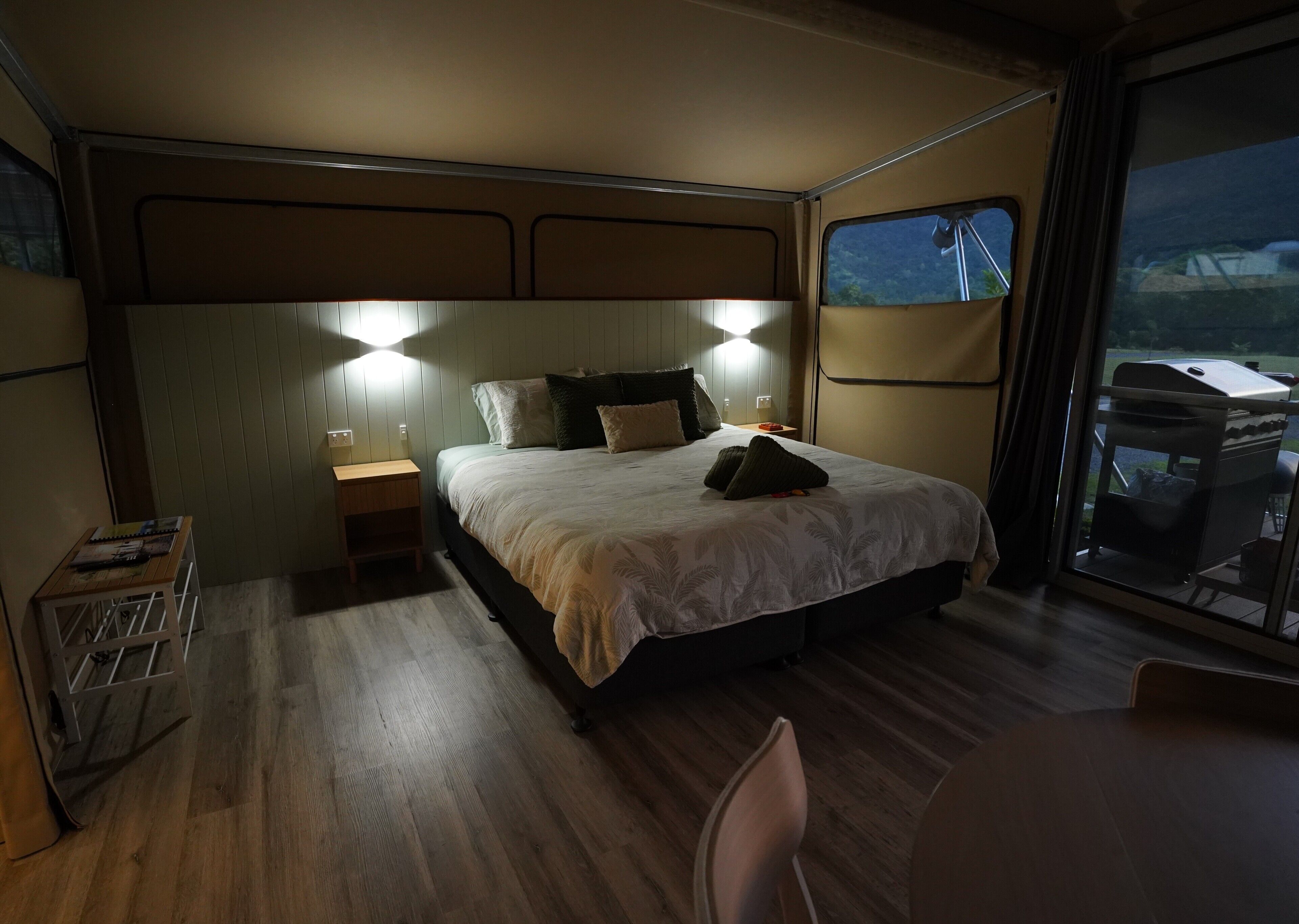 Cabaña de lujo, vista a la montaña | Cortinas blackout y wifi gratis 