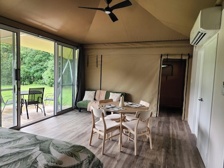 Luxury Cabin, Mountain View | Dining. Finch Falls Retreat