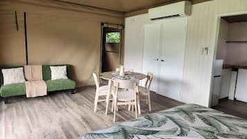 Luxury Cabin, Mountain View | Dining