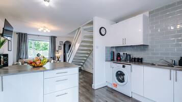 Refrigerador, microondas, horno y parrilla de estufa