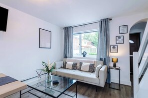 Televisión y oficina 