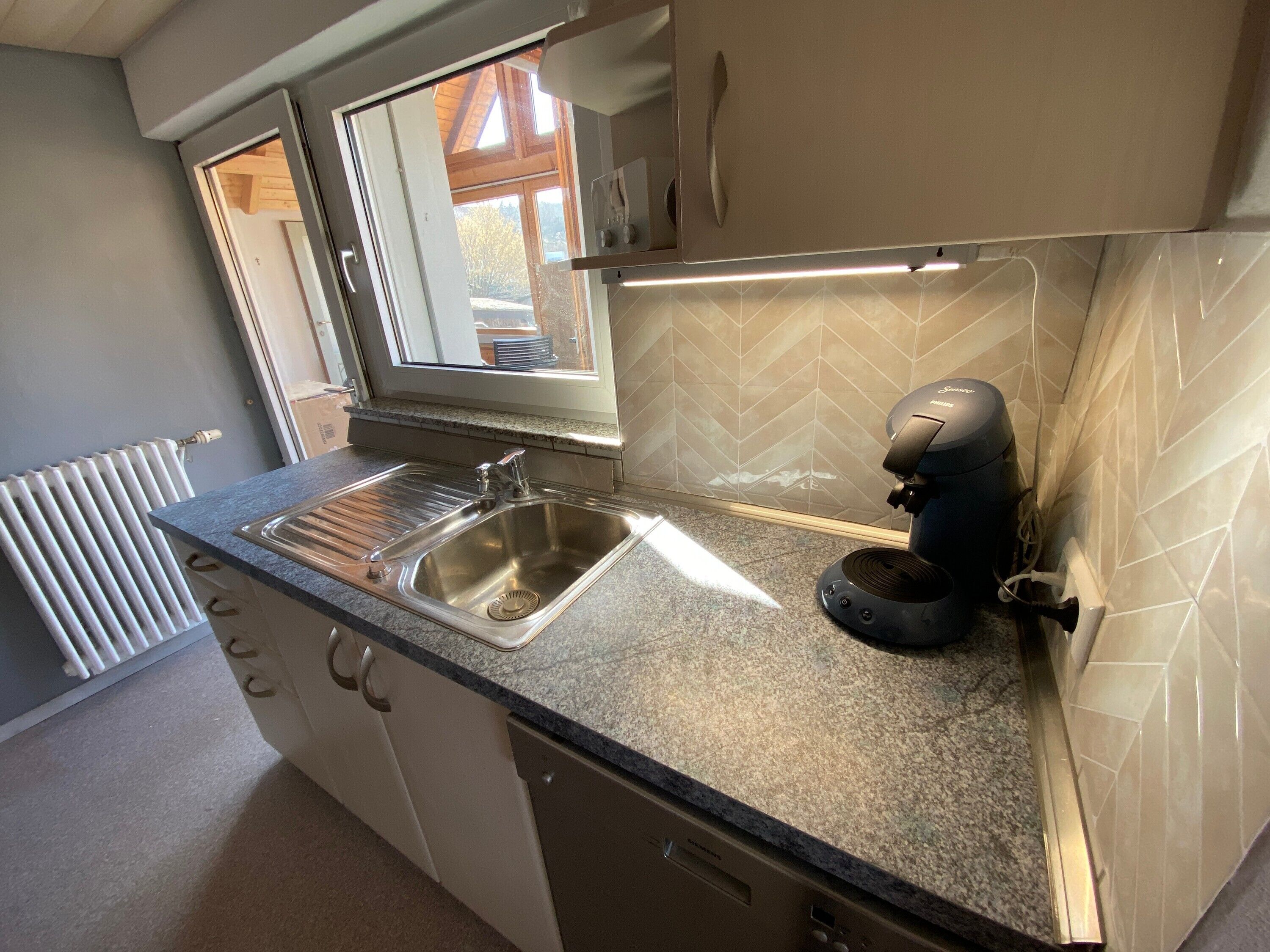 冷蔵庫、オーブン、コンロ、食器洗い機