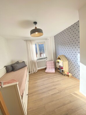 3 bedrooms, WiFi, bed sheets