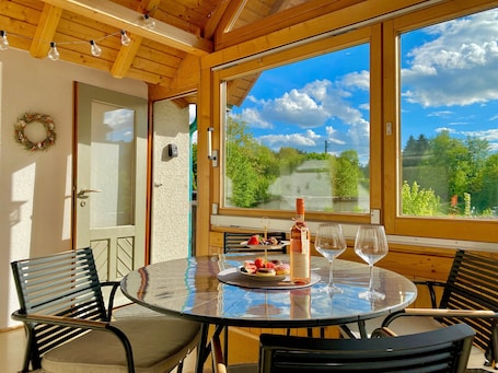Dining. Lea La Milan Apartment – Comfortable Retreat Near Stockach, Close to Lake Constance