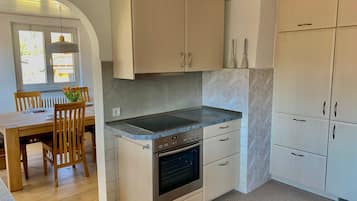 Geladeira, fogão, cooktop, lava-louças