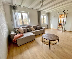 TV, stereo - Lea La Milan Apartment – Comfortable Retreat Near Stockach, Close to Lake Constance (Stockach)
