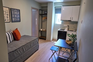 Family Suite | Minibar, accès au Wi-Fi (inclus), literie fournie