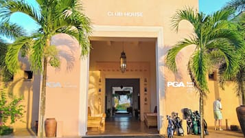 Villa familiar, balcón, vistas al campo de golf | Exterior