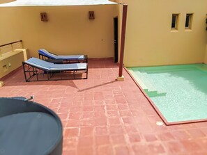 Familienvilla, Balkon, Blick auf den Golfplatz | Pool | 2 Außenpools
