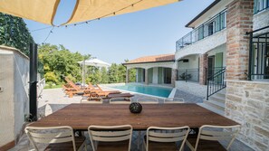 Outdoor dining - Casa Flavia by Villas Guide (Vižinada)