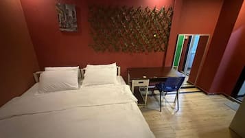 Peti besi dalam bilik, seterika/papan seterika, Wi-fi percuma